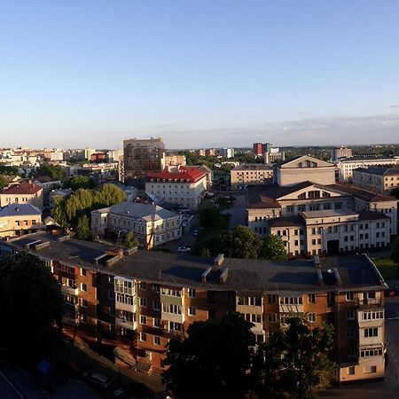 Чудова Квартира В Центрі Міста Rivne Exteriör bild